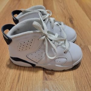 White and Navy toddler Jordan's